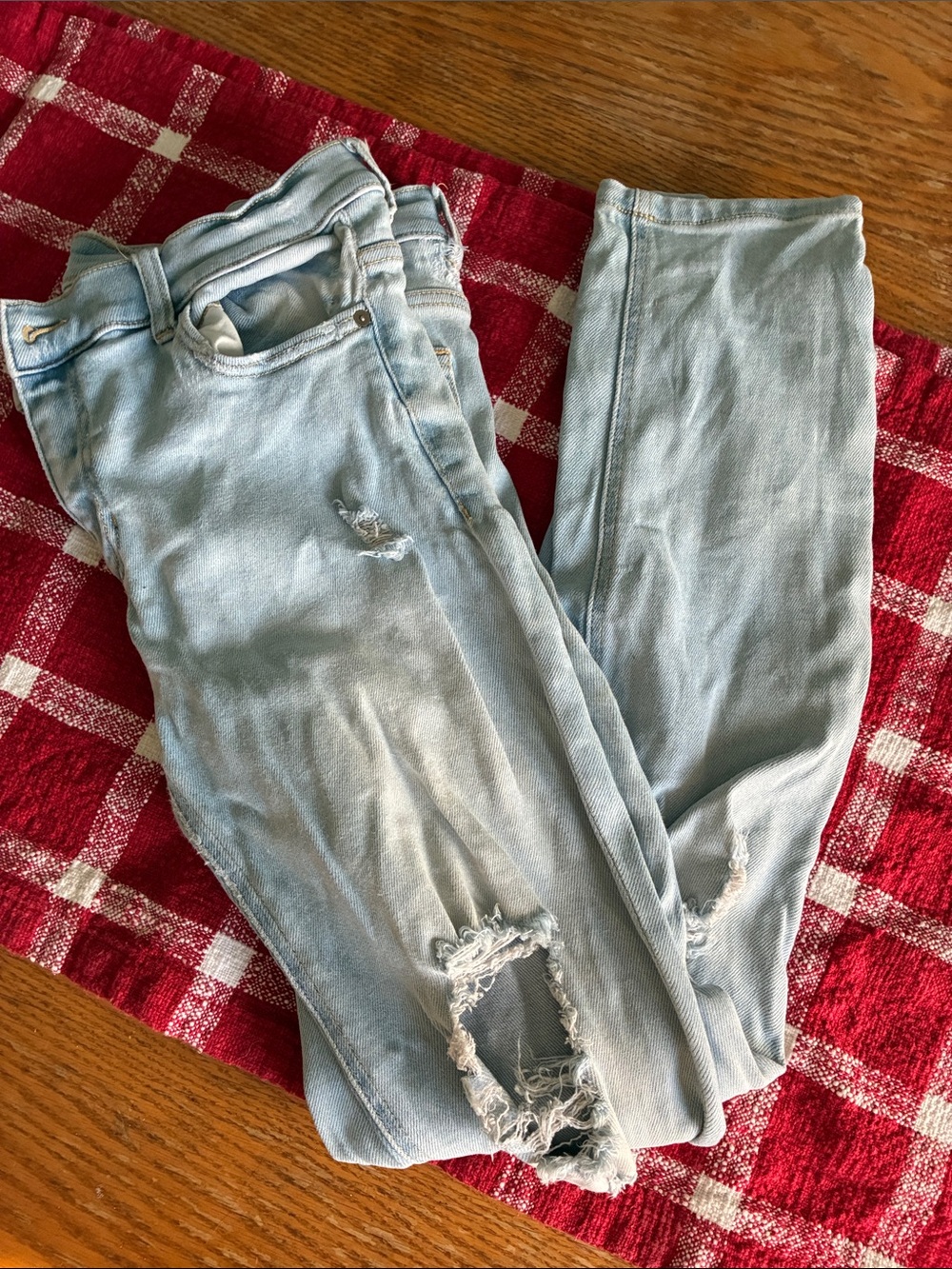 Low rise ripped straight legged short jeans washed